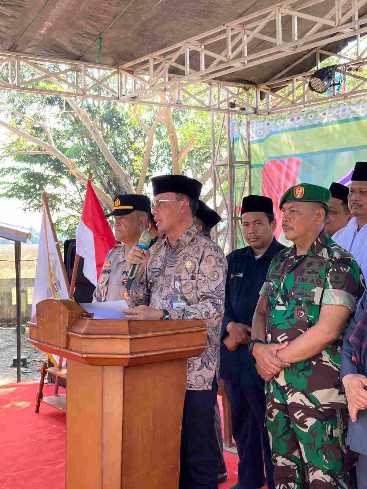 Camat Asep Buhori berikan sambutan dalam acara STQ.Selasa 01/08/2023