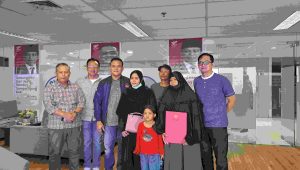 Kepulangan TKW AAS binti Sajam asal Cabangbungin Kabupaten Bekasi di sambut Camat Cabangbungin 