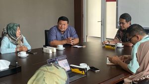 Keterngan gambar :Ketua umum PPDI Norman Yulian Diskusi UMKK bersama LKPP