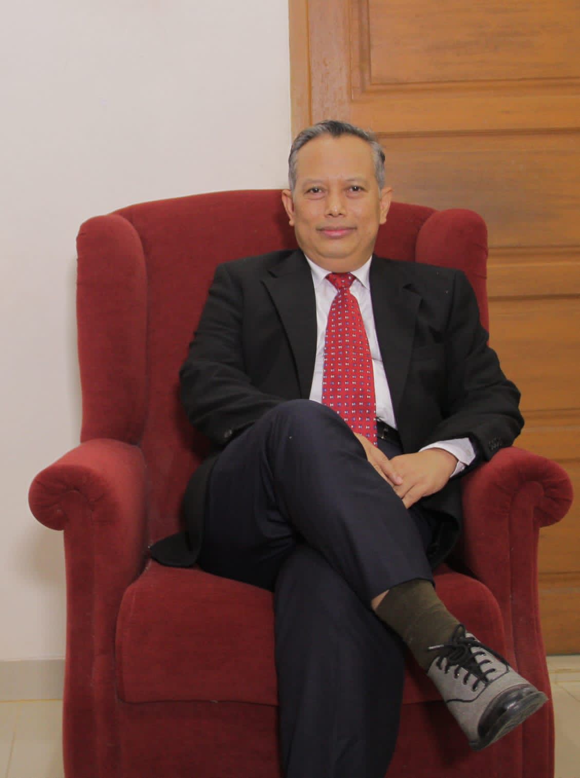 Dr. H. Munawar Fuad Noeh, MAg Pengamat Politik Universitas President 