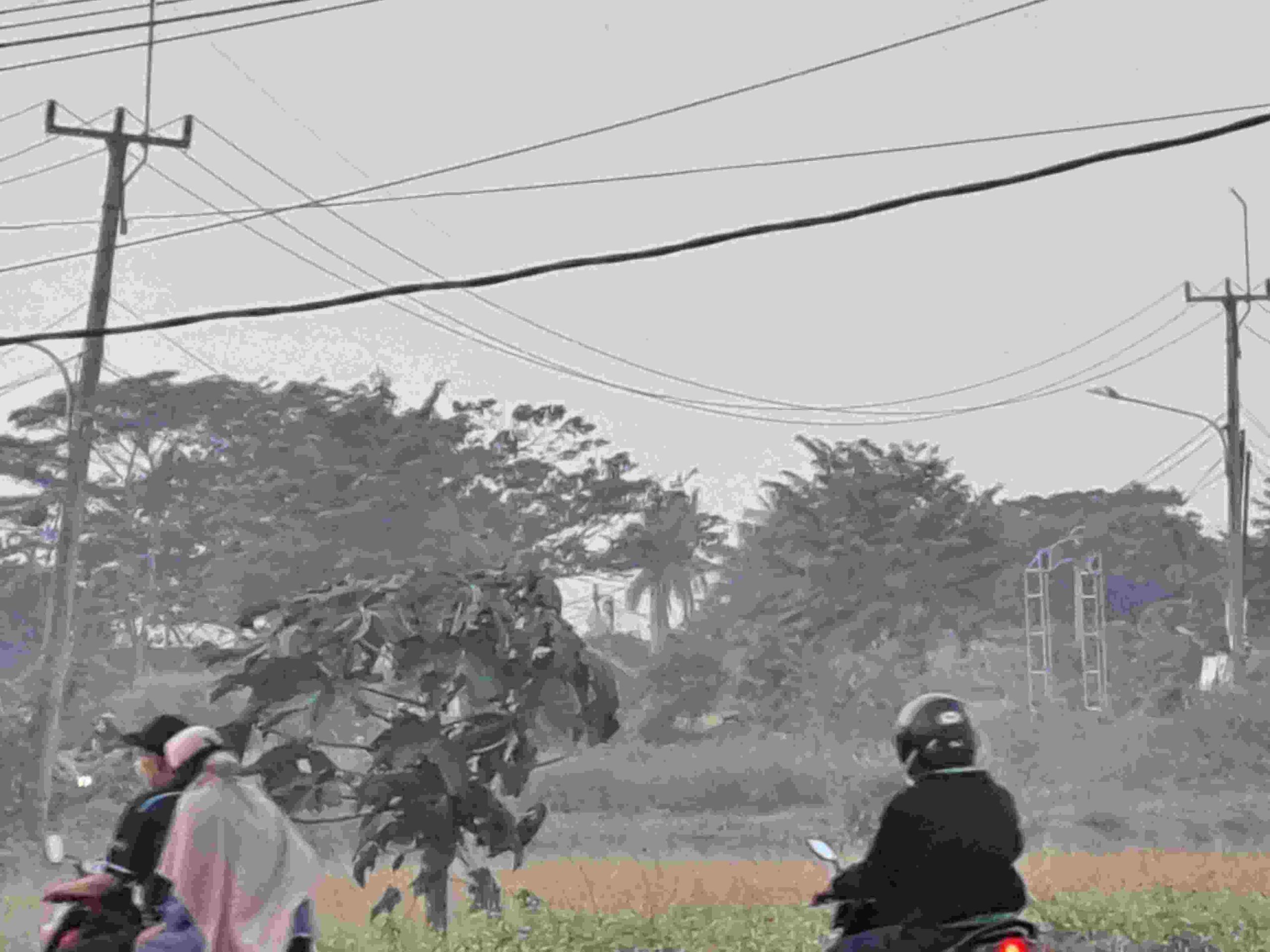 Lampu PJU dijalan Buyut Khaifah Karangbahagia 