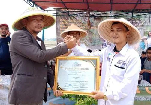 Program Kadin Kab.Bekasi di Bidang Pertanian Mendorong Partisipasi Industri secara Nyata kepada Masyarakat 1 Wakil ketua umum Kabupaten Bekasi bidang Nasep Iskandar menerima penghargaan SMSI 2022.