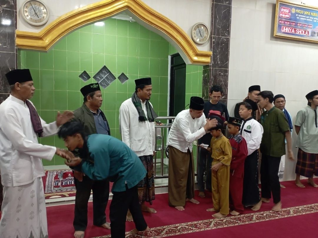 Keterangan gambar :  Subuh Keliling Tiap Junat dan Santunan Yatim Piatu Rutin di selenggarakan oleh Camat Cabangbungin. (Foto Istimewa)