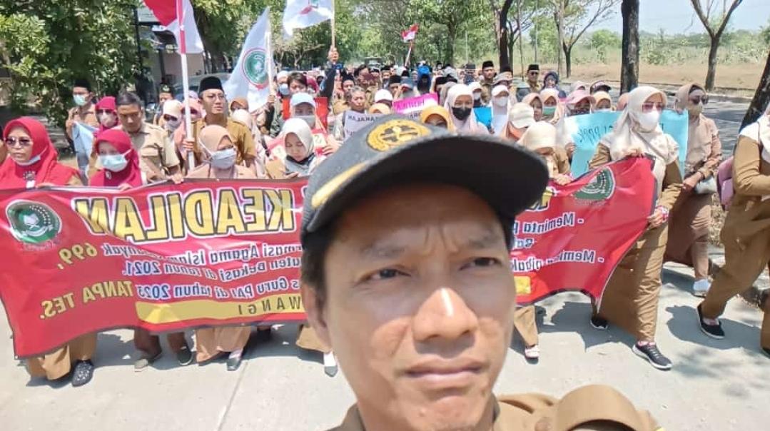 Aksi Demonstrasi Guru Honor Pendidikan Agama Islam 