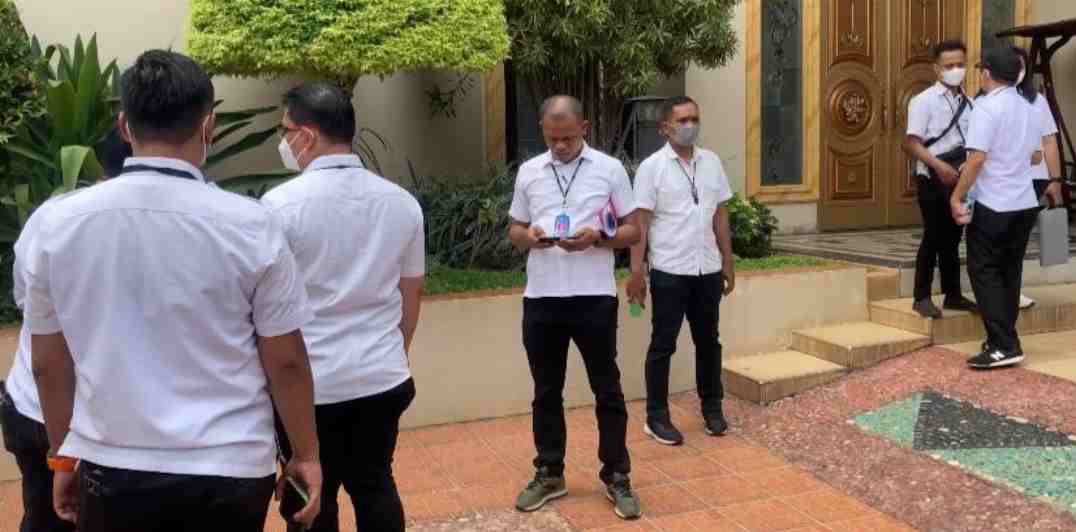 Kediaman Ketua KPK Firli digeledah Polisi, Petugas Bersenjata Laras Panjang Jaga Ketat 1 Foto Istimewa