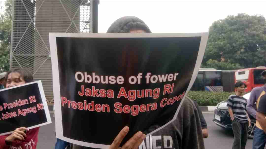 Keterangan gambar: Koalisi Mahasiswa Benteng Merah Putih Gelar Aksi demonstrasi di Kantor Kejagung RI, (Kamis, 02/11/2023)