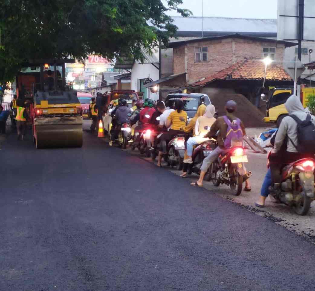 Perbaikan ruas jalan Raya Pilar Sukatani 