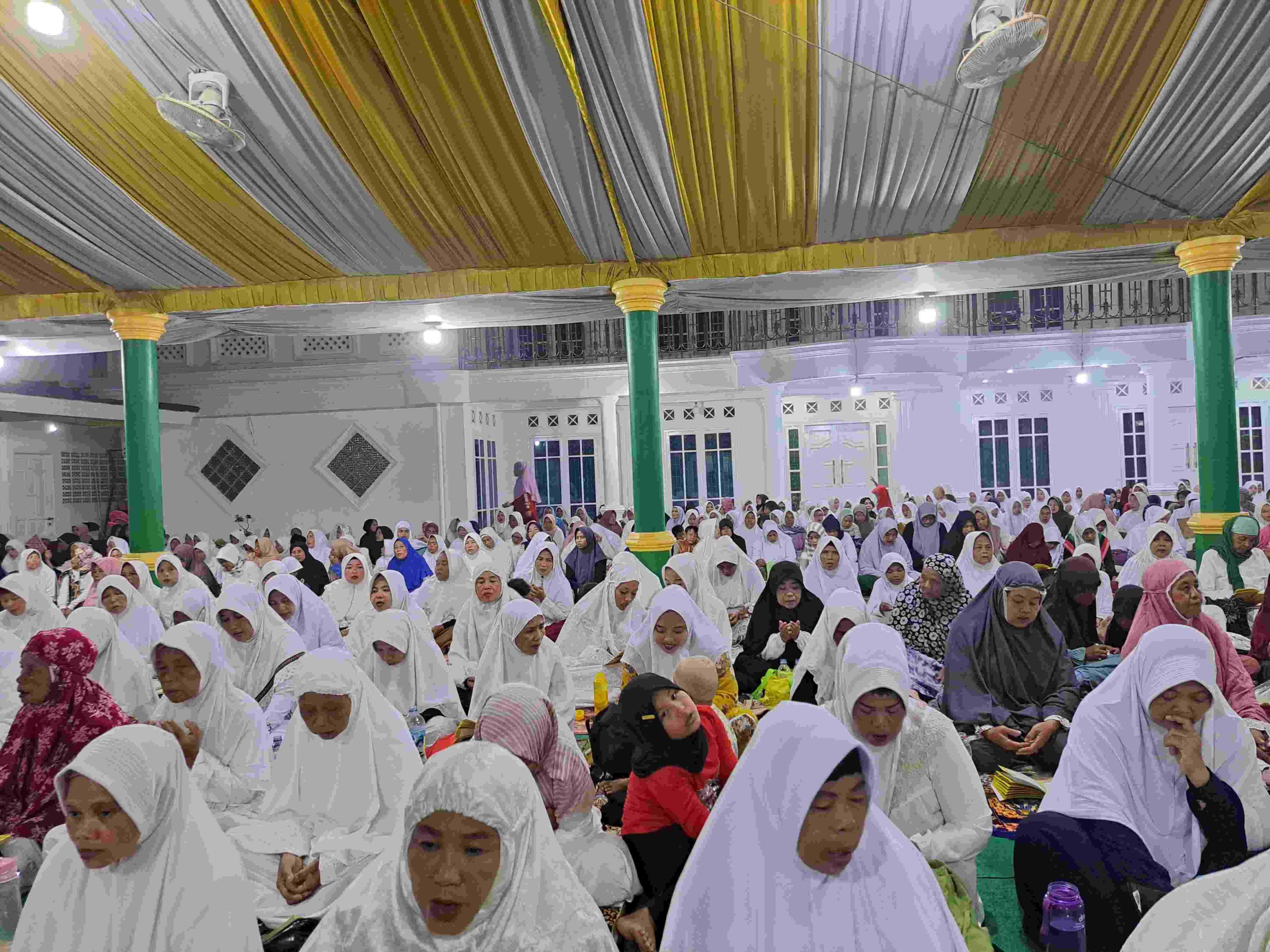 Pengajian rutin dan dzikir Yasin Fadulah di kediaman Dr.H.Mohammad Amin Fauzi S.H.MS.i 