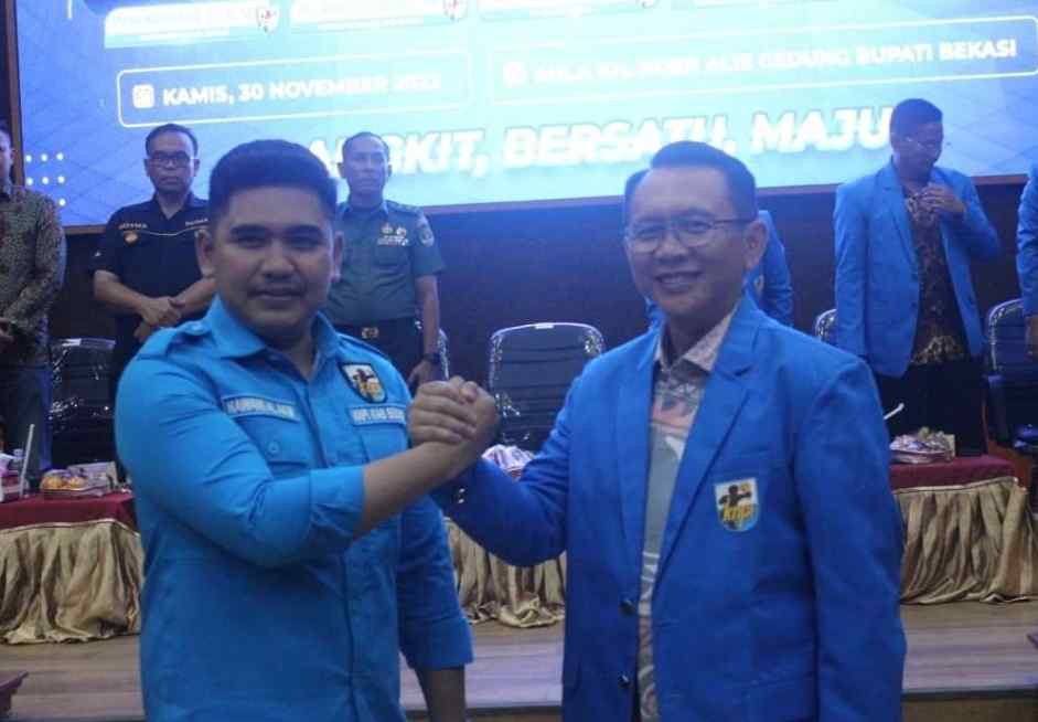 Ketua KNPI Kabupaten Bekasi M.Nawawi Al- Aksi bersama Pj Bupati Bekasi Dani Ramdan dalam acara pelantikan DPK KNPI se-Kabupaten Bekasi (Kamis,30/11/2023)