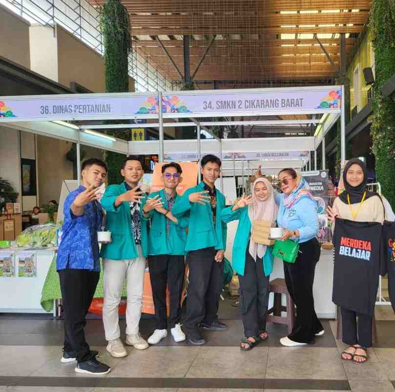 Rizka Apriani SE caleg  dapil 6 bersama UMKM SMKN 2 Cikarang Barat (Sabtu, 9/12/2023)